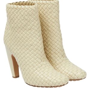 Bottega Veneta Lido Intrecciato Leather Ankle Booties in ButterSize 40 NIB